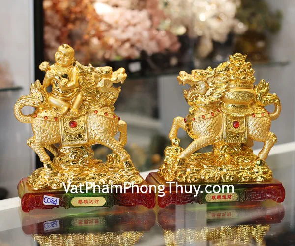 Kỳ lân cõng đồng tử trên túi vàng đế lưu ly - Kỳ lân tống tử/ Kỳ lân tống tài FC084A