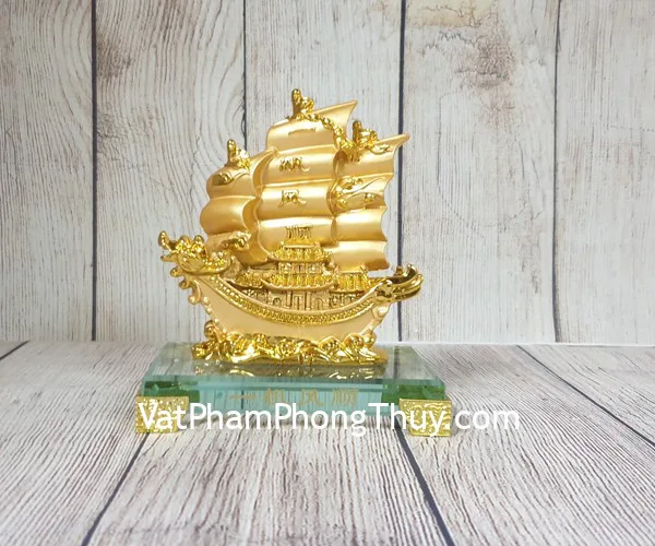 Thuyền buồm song long vàng bóng trên sóng vàng đế thuỷ tinh - Nhất Phàm Phong Thuận LN146