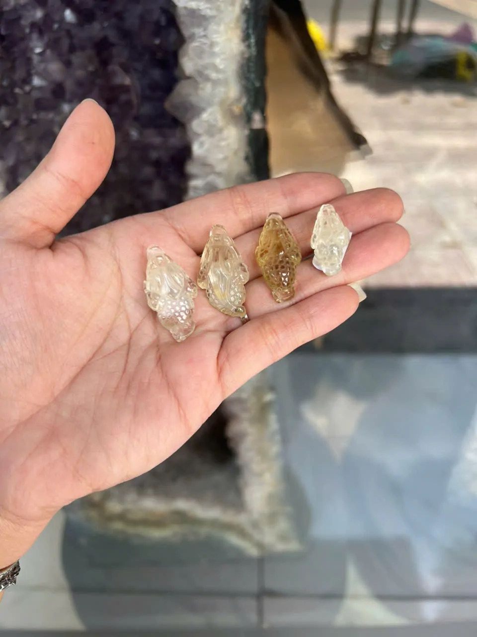 Thiềm thừ thạch anh vàng vẩy rồng mới S936
