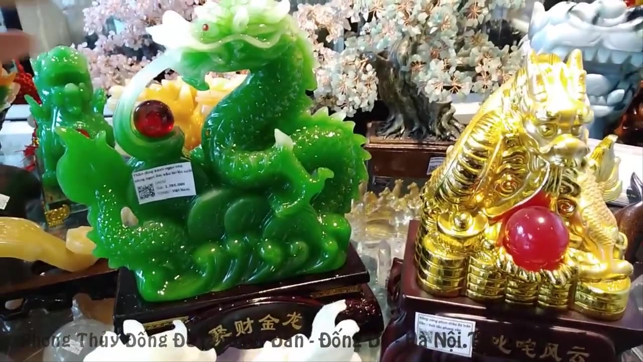 Top vật phẩm cát tường đặt trên bàn làm việc