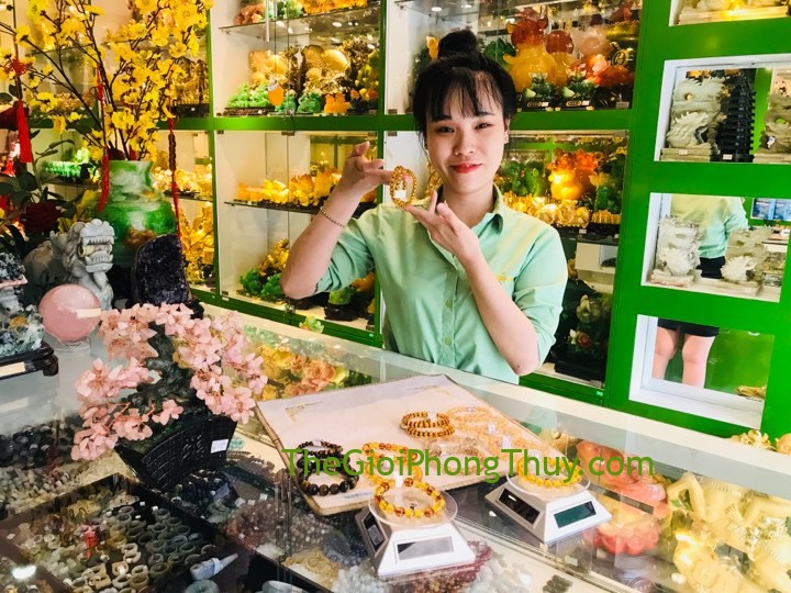 Năng Lượng Phong Thủy - Đeo vật phẩm gì hoá giải sao Vân Hớn cho 1992 Nữ Mạng năm 2020