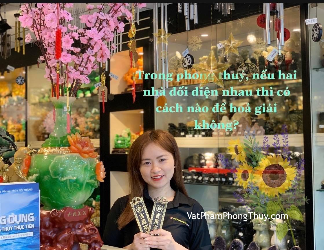 Trong phong thuỷ, nếu hai nhà có cửa đối diện nhau thì có cách nào để hoá giải không ?