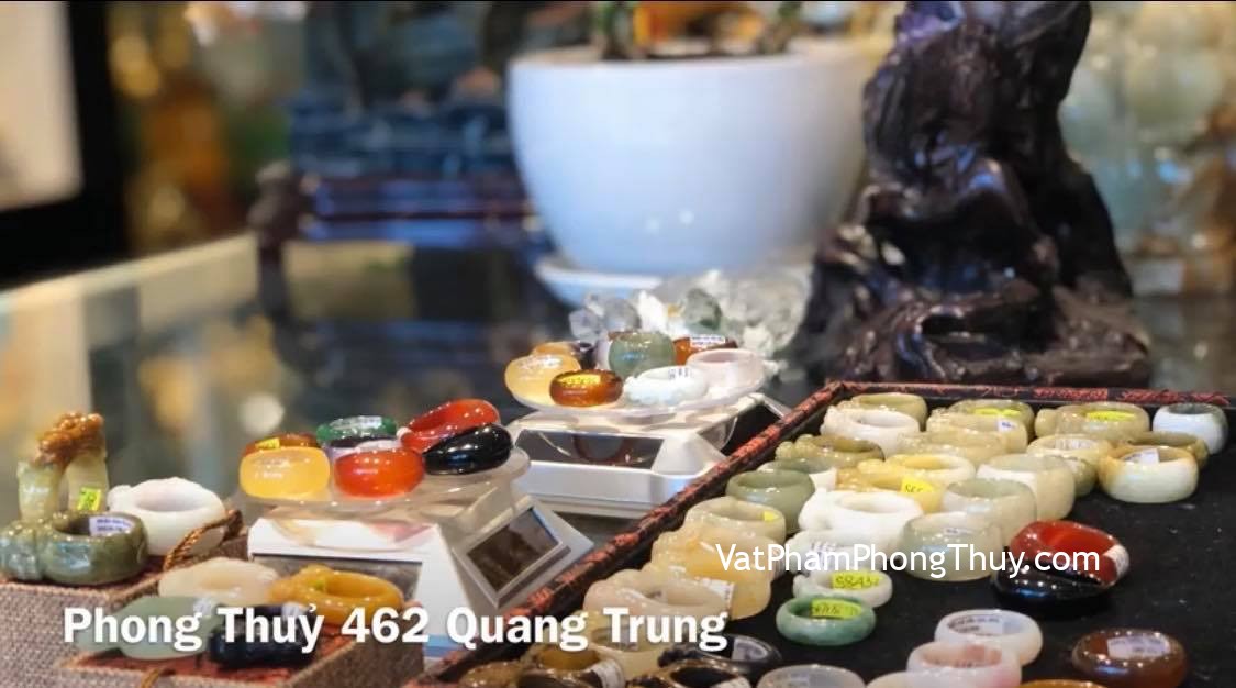 [ Video ] Bật mí ý nghĩa ngón tay đeo nhẫn khiến nhiều người ngã ngửa [ Trang sức Đá Quý Quang Trung ]