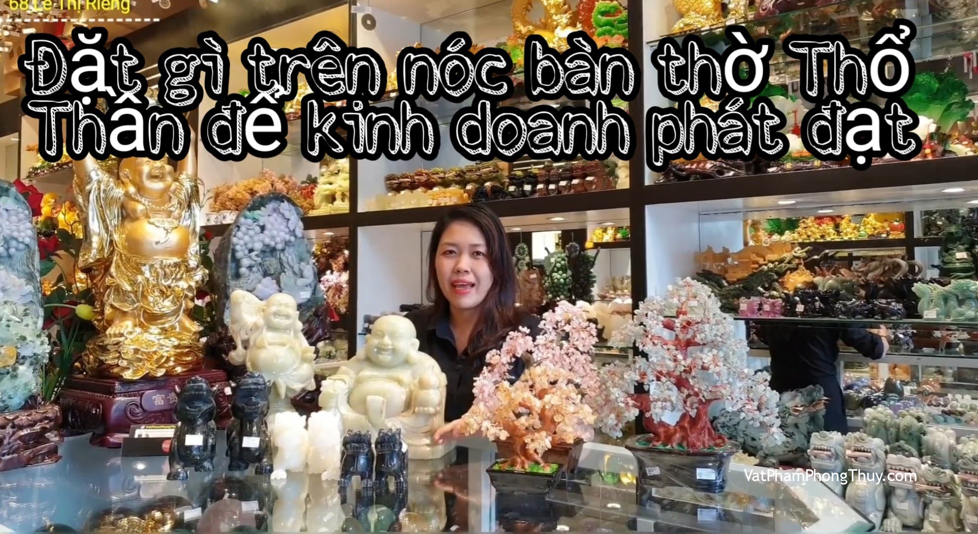 Đặt gì trên nóc bàn thờ Thổ Thần cho người kinh doanh phát đạt [Tỉ Tỉ Chuyện Phong Thủy]