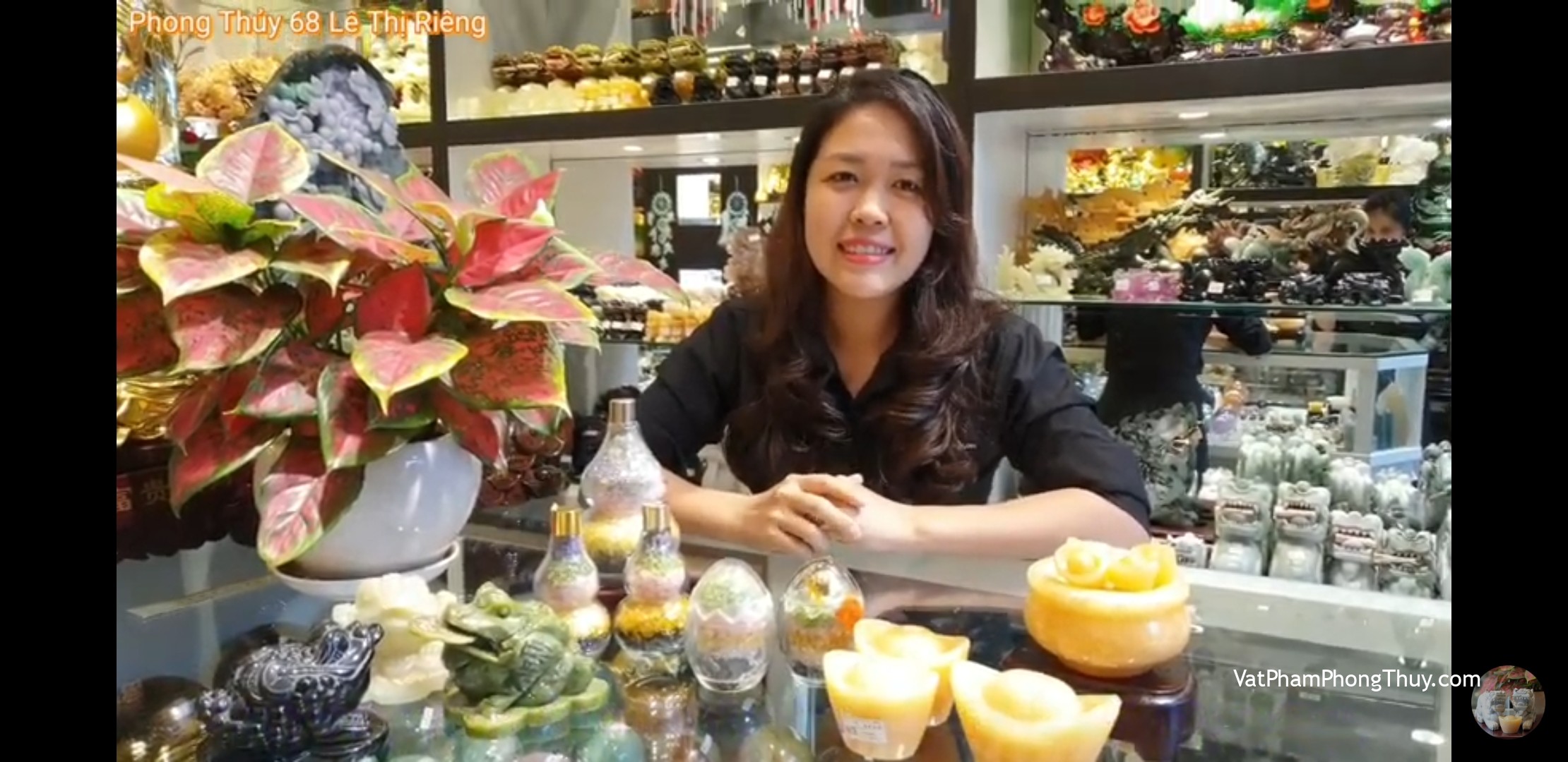 Đặt gì trong trang thờ Thần Tài Thổ Địa thu hút của cải vận may - [Tỉ Tỉ Chuyện Phong Thủy]